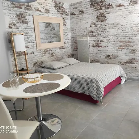 La Pause Sur Le Quai Maupassant A شقة *