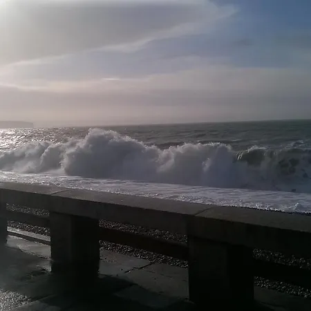 La Pause Sur Le Quai Maupassant A