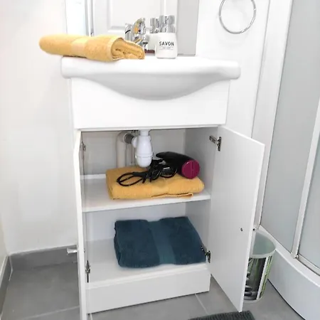 La Pause Sur Le Quai Maupassant A * Fécamp