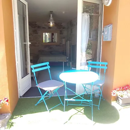 La Pause Sur Le Quai Maupassant A