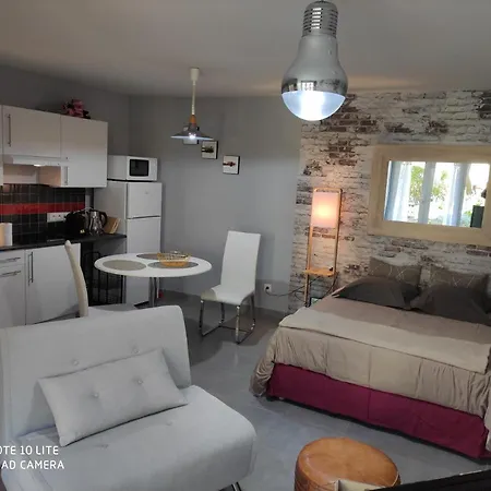 La Pause Sur Le Quai Maupassant A * 페캉