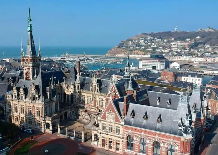 La Pause Sur Le Quai Maupassant à Fécamp
